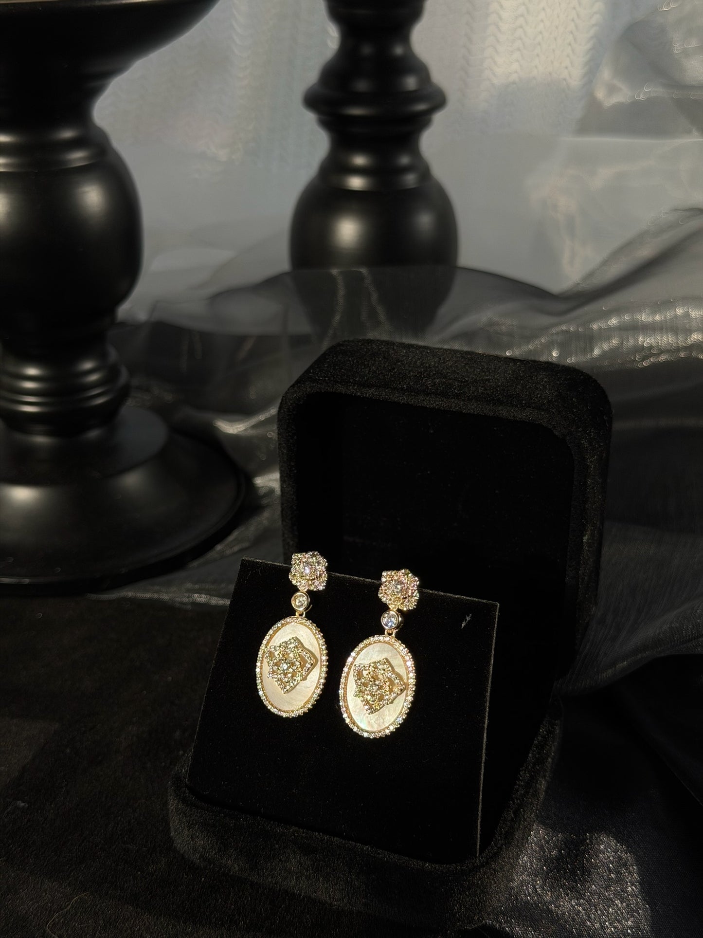 The "Newstead" Heritage Crest Drops